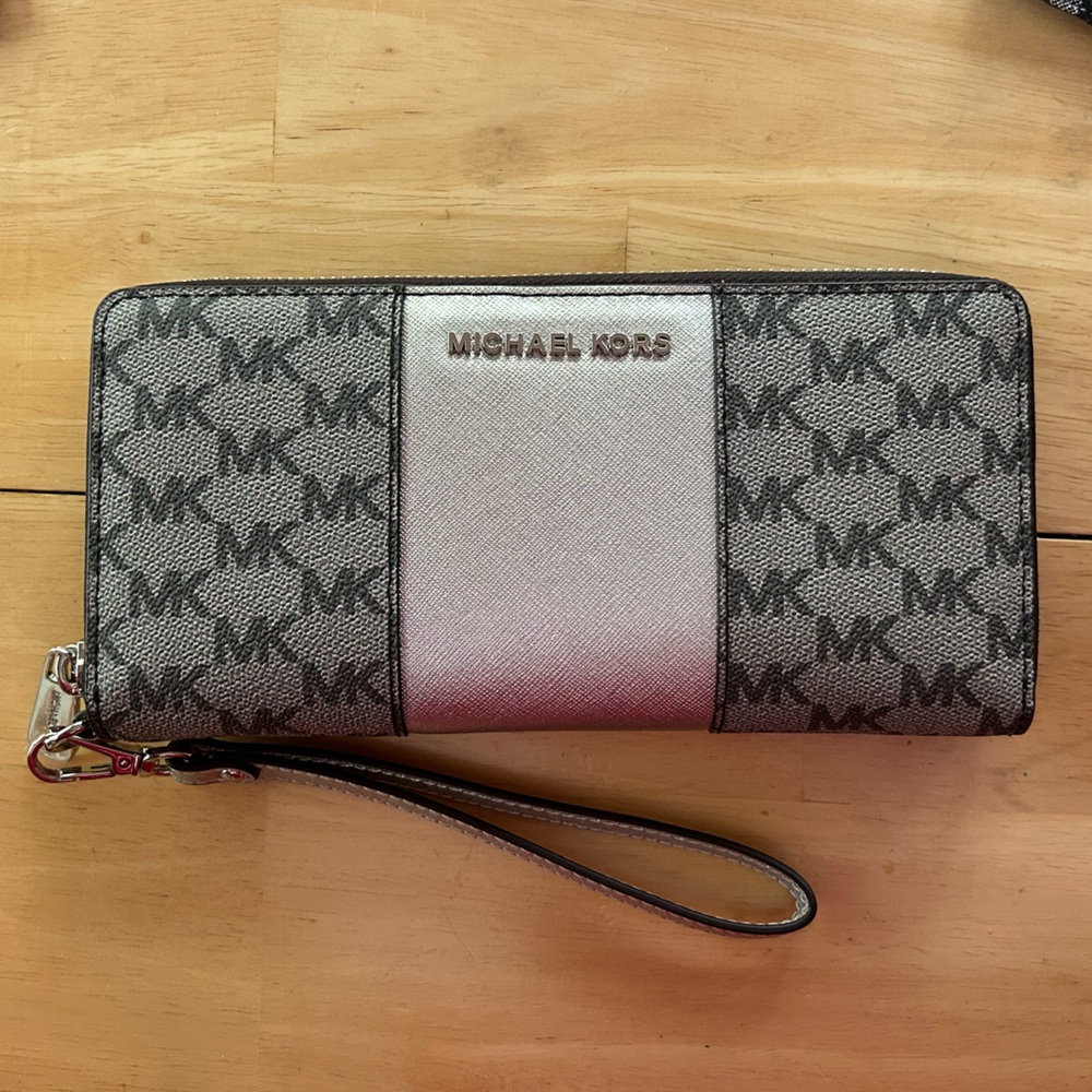 Michael Kors Wristlet